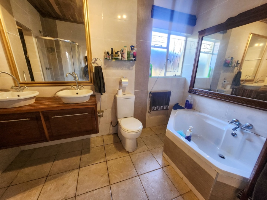 4 Bedroom Property for Sale in Wilkoppies North West